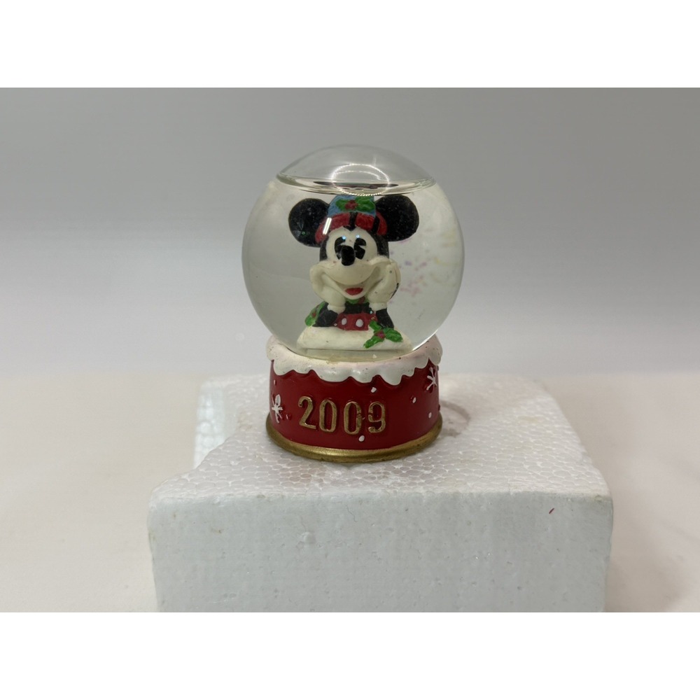 Disney Collectible Snow Globe with Mickey 2009 JCPenney Store Exclusive No Box